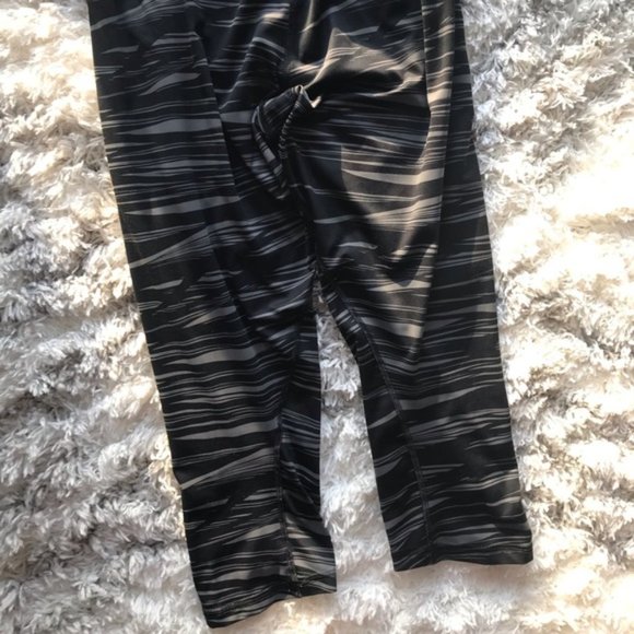 Adidas cropped tights for yoga, gym, bike, running - Picture 5 of 7